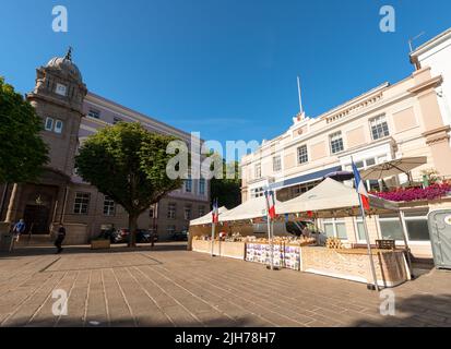 Französischer Marktstand am Royal Square in St. Helier, Jersey Stockfoto