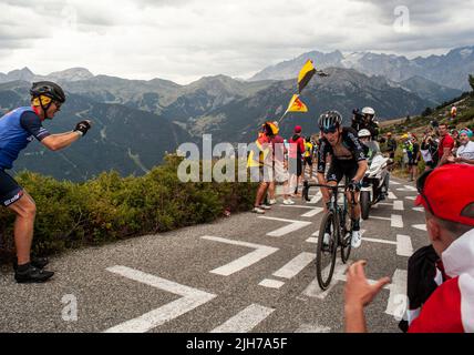Romain Bardet, französischer Teamfahrer des DSM-Teams, aufgenommen während der Etappe 11. der Tour de France Radrennen 109., 151,7 km zwischen Albertville und Col du Granon Serre Chevalier, in den französischen Alpen, am 13. Juli 2022. Foto von Sofiane Boukhari/ABACAPRESS.COM Stockfoto