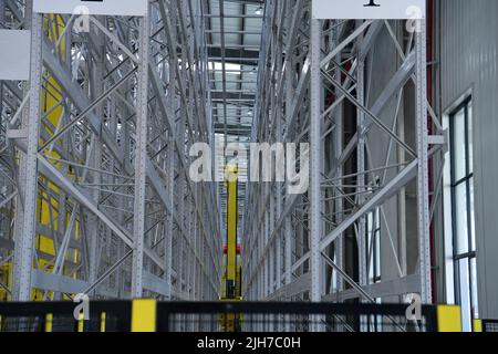 ANQING, CHINA - 9. JULI 2022 - Ein Blick auf den Hauptsitz von Foton LOXA und die intelligente Fertigung von Spezialfahrzeugen, gebaut von China Construction und in Stockfoto