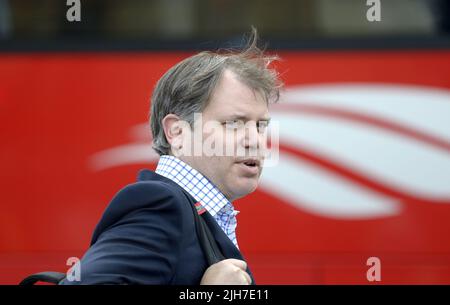 Edward Argar MP (Con: Charnwood) auf dem Parliament Square, 15.. Juli 2022 Stockfoto