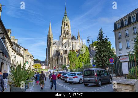 BAYEUX, FRANKREICH - 2. SEPTEMBER 2019: Dies ist der Übergang zur mittelalterlichen gotischen Kathedrale. Stockfoto
