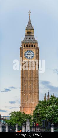 Blick auf den Big Ben Tower in London, Elizabeth Tower London City, Clock Tower Central London, London City View, Big Ben London Waterfront View Stockfoto