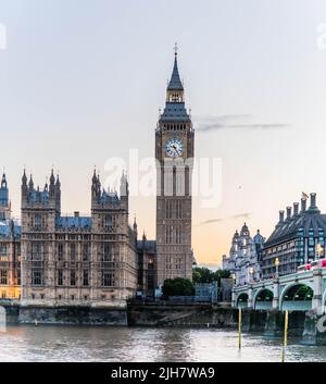 Blick auf den Big Ben Tower in London, Elizabeth Tower London City, Clock Tower Central London, London City View, Big Ben London Waterfront View Stockfoto