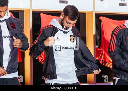 16. Juli 2022: MELBOURNE, AUSTRALIEN - 16. JULI: Bruno Fernandes von Manchester United bei einer Werbeaktion für Auswärtstrikots am Federation Square in Melbourne am 16.. Juli 2022 (Bildquelle: © Chris Putnam/ZUMA Press Wire) Stockfoto