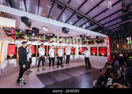 16. Juli 2022: MELBOURNE, AUSTRALIEN - 16. JULI: Verkaufsstart des Manchester United Auswärtstrikots am Federation Square in Melbourne am 16.. Juli 2022 (Bildquelle: © Chris Putnam/ZUMA Press Wire) Stockfoto