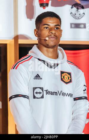 16. Juli 2022: MELBOURNE, AUSTRALIEN - 16. JULI: Marcus Rashford von Manchester United bei einer Werbeaktion für Auswärtstrikots auf dem Federation Square in Melbourne am 16.. Juli 2022 (Bildnachweis: © Chris Putnam/ZUMA Press Wire) Stockfoto