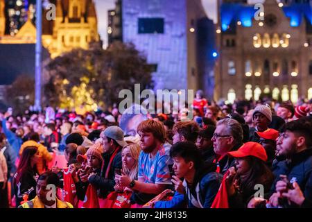 16. Juli 2022: MELBOURNE, AUSTRALIEN - 16. JULI: Fans bei einem Manchester United Auswärtstrikot-Werbestart auf dem Federation Square in Melbourne am 16.. Juli 2022 (Bildquelle: © Chris Putnam/ZUMA Press Wire) Stockfoto