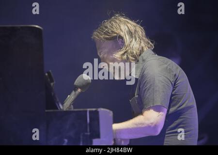 15. Juli 2022, Ferrara, Emilia Romagna, Italien: Nach dem Erfolg ihrer Livestream-Shows spielten The Smile (Thom Yorke, Jonny Greenwood und Tom Skinner) in Ferrara (Bildquelle: © Carlo Vergani/Pacific Press via ZUMA Press Wire) Stockfoto