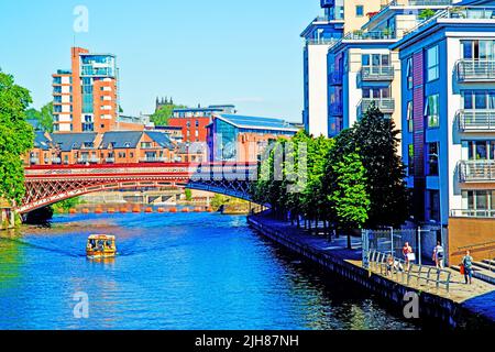 River Aire und Crown Point Bridge Leeds, England Stockfoto