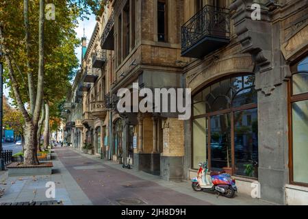 Tiflis, Georgien - 14. November 2021: Shota Rustaveli Avenue in Tiflis, Reisen Stockfoto