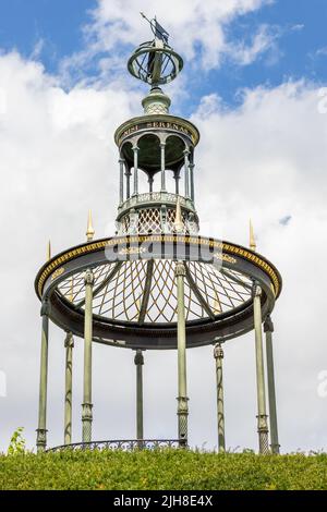 Buffon Gazebo (Gloriette de Buffon) in Jardin des Plantes, Paris, Frankreich. Stockfoto