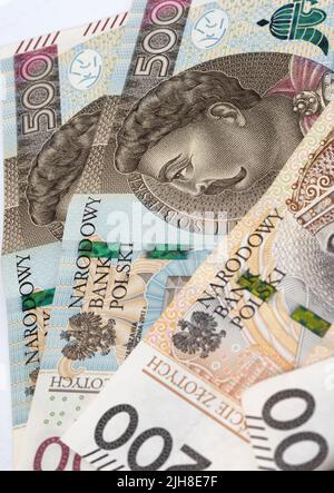Polnische Banknoten großer Stückelungen, 200 und 500 Zlotys. Geld in polnischer Währung. Stockfoto