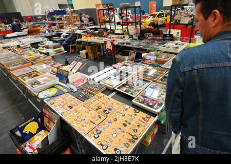 Verkaufsstand für Vintage-Spielzeugautos für Sammler und Enthusiasten Stockfoto