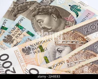 Polnische Banknoten großer Stückelungen, 200 und 500 Zlotys. Geld in polnischer Währung. Stockfoto