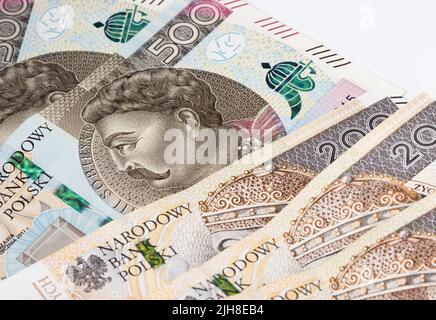 Polnische Banknoten großer Stückelungen, 200 und 500 Zlotys. Geld in polnischer Währung. Stockfoto