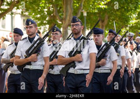 Brest, Frankreich - 14 2022. Juli: Die Luftbrigade der Sicherheits- und Interventionskräfte (BAFSI) marschiert zum Tag der Bastille. Stockfoto