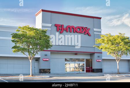 Houston, Texas USA 07-15-2022: T.J. Maxx-Außenfassade und -Gebäude in Houston, TX. Die amerikanische Kaufhauskette wurde 1976 gegründet. Stockfoto