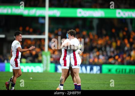 16.. Juli 2022, Sydney Cricket Ground, Sydney Australien: Internationales Rugby-Testspiel Australien gegen England 3. Test: England Spieler feiern den Sieg des Ella Mobbs Cup Stockfoto