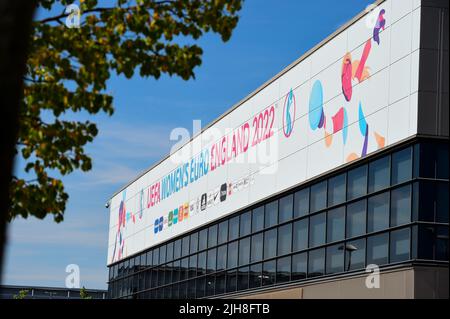 Milton Keynes, Großbritannien. 16.. Juli 2022. Allgemeine Werbung außerhalb des Stadions während des Fußballspiels der UEFA Womens Euro 2022 zwischen Finnland und Deutschland im Milton Keynes Stadium (Foto: Kevin Hodgson/Sports Press Foto/C - EINE STUNDE DEADLINE - NUR FTP AKTIVIEREN, WENN BILDER WENIGER ALS EINE STUNDE ALT sind - Alamy) Credit: SPP Sport Press Photo. /Alamy Live News Stockfoto