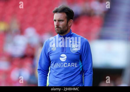 Doncaster, Großbritannien. 16.. Juli 2022. Danny Schofield Manager von Huddersfield Town in Doncaster, Großbritannien am 7/16/2022. (Foto von Ben Early/News Images/Sipa USA) Quelle: SIPA USA/Alamy Live News Stockfoto