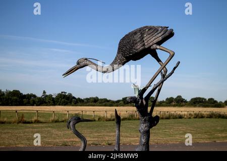 Reiherenskulptur im Dallas Burston Polo Club, Southam, Warwickshire, Großbritannien Stockfoto