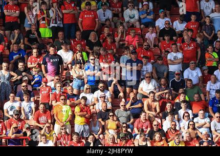 Barnsley, Großbritannien. 16.. Juli 2022. Nottingham Forest Fans in Barnsley, Vereinigtes Königreich am 7/16/2022. (Foto von Mark Cosgrove/News Images/Sipa USA) Quelle: SIPA USA/Alamy Live News Stockfoto