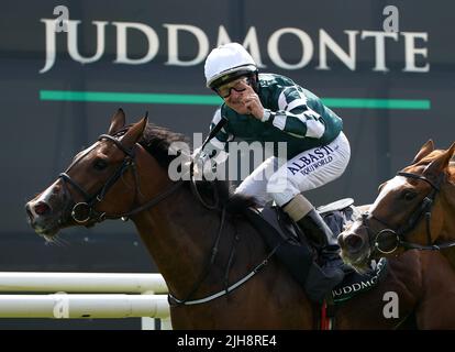 Magical Lagoon, die von Shane Foley auf dem Weg zum Sieg der Juddmonte Irish Oaks auf der Curragh-Rennbahn gefahren wird. Bilddatum: Samstag, 16. Juli 2022. Stockfoto