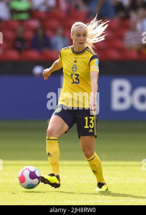 Sheffield, England, 13.. Juli 2022. Amanda Ilestedt aus Schweden beim Spiel der UEFA Women's European Championship 2022 in Bramall Lane, Sheffield. Bildnachweis sollte lauten: Jonathan Moscrop / Sportimage Stockfoto