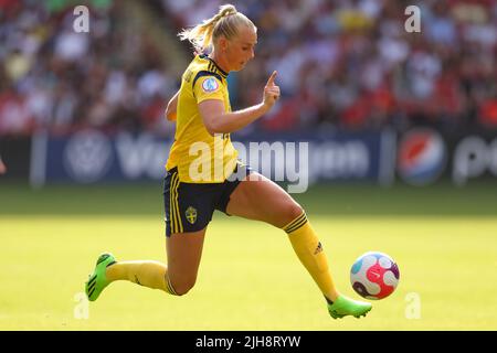 Sheffield, England, 13.. Juli 2022. Stina Blackstenius aus Schweden beim Spiel der UEFA Women's European Championship 2022 in Bramall Lane, Sheffield. Bildnachweis sollte lauten: Jonathan Moscrop / Sportimage Stockfoto