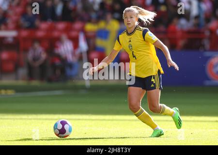 Sheffield, England, 13.. Juli 2022. Hanna Glas aus Schweden während des Spiels der UEFA Women's European Championship 2022 in Bramall Lane, Sheffield. Bildnachweis sollte lauten: Jonathan Moscrop / Sportimage Stockfoto