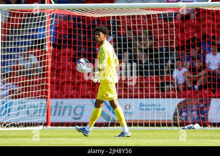 Doncaster, Großbritannien. 16.. Juli 2022. Gio Bellagambi #1 von Huddersfield Town in Doncaster, Vereinigtes Königreich am 7/16/2022. (Foto von Ben Early/News Images/Sipa USA) Quelle: SIPA USA/Alamy Live News Stockfoto