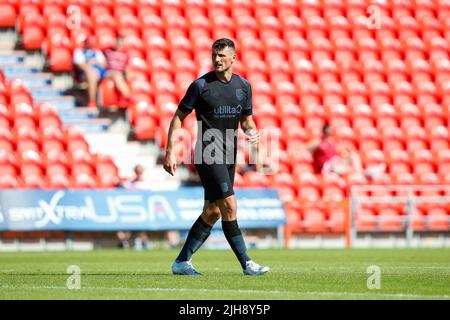 Doncaster, Großbritannien. 16.. Juli 2022. Matty Pearson #4 von Huddersfield Town in Doncaster, Vereinigtes Königreich am 7/16/2022. (Foto von Ben Early/News Images/Sipa USA) Quelle: SIPA USA/Alamy Live News Stockfoto