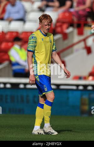 Barnsley, Großbritannien. 16.. Juli 2022. Oliver Hammond von Nottingham Forestwährend des Spiels in Barmsley, Vereinigtes Königreich am 7/16/2022. (Foto von Mark Cosgrove/News Images/Sipa USA) Quelle: SIPA USA/Alamy Live News Stockfoto