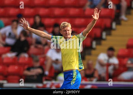 Barnsley, Großbritannien. 16.. Juli 2022. Joe Worrall #4 von Nottingham Forest reagiert am 7/16/2022 in Barnsley, Großbritannien. (Foto von Mark Cosgrove/News Images/Sipa USA) Quelle: SIPA USA/Alamy Live News Stockfoto