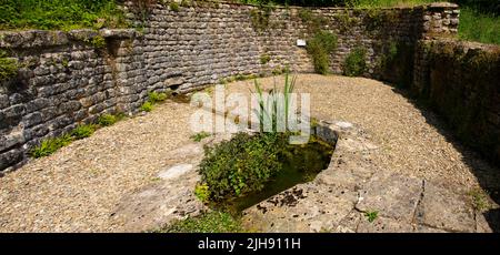 Wasserschrein, Chedworth Roman Villa, Chedworth, Gloucestershire, in Phasen vom frühen 2.. Jahrhundert bis zum 5.. Jahrhundert erbaut Stockfoto