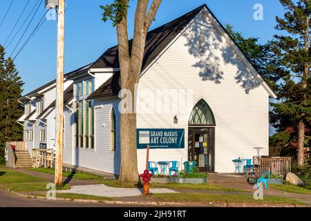 Die 1947 eröffnete Grand Marais Art Colony wurde von Barney Quick gegründet und ist die am längsten lebende Kunstkolonie in Minnesota. Im Jahr 1963 Birney Quick und Byr Stockfoto