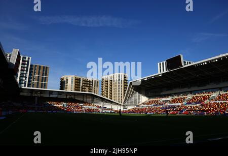 London, Großbritannien. 16.. Juli 2022. Eine allgemeine Ansicht des Brentford Community Stadions während des Spiels der UEFA Women's European Championship 2022 im Brentford Community Stadium, London. Bildnachweis sollte lauten: David Klein/Sportimage Kredit: Sportimage/Alamy Live News Stockfoto