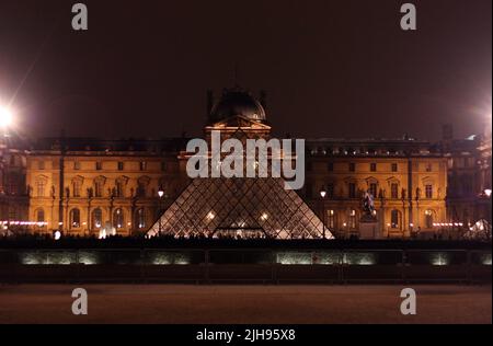 Das Louvre Pyramid Museum in Paris, Frankreich. Stockfoto