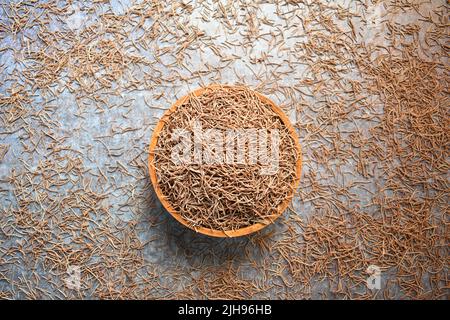 Rohe ganze getrocknete Fingerhirse Vermicelli Pasta Stockfoto