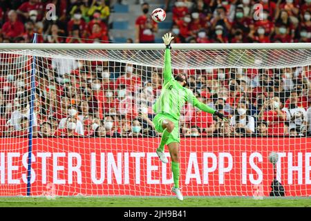 Alisson Becker aus Liverpool in Aktion gesehen während der Vorsaison Spiel zwischen Manchester United gegen Liverpool im Rajamangala Stadion.(Endstand; Manchester United 4:0 Liverpool). Stockfoto