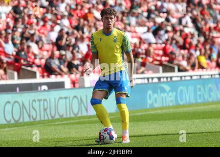 Barnsley, Großbritannien. 16.. Juli 2022. Neco Williams aus Nottingham Forest mit dem Ball in Barnsley, Vereinigtes Königreich am 7/16/2022. (Foto von Gareth Evans/News Images/Sipa USA) Quelle: SIPA USA/Alamy Live News Stockfoto