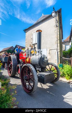 1931 Allchin 6 nhp General Purpose Engine 'knapp' befördert Passagiere auf der Straßenmesse in Angles-sur-l'Anglin, Vienne (86), Frankreich. Stockfoto