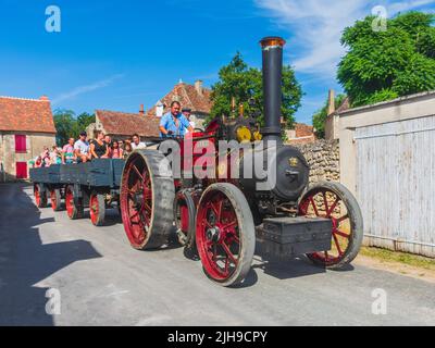 1931 Allchin 6 nhp General Purpose Engine 'knapp' befördert Passagiere auf der Straßenmesse in Angles-sur-l'Anglin, Vienne (86), Frankreich. Stockfoto