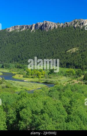 Clark Fork River unterhalb der Klippen in der Nähe von Drummond, montana Stockfoto