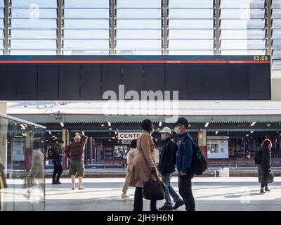 Passagiere auf der neuen Bahnhofsneubahn des Hauptbahnhofs von Sydney. Stockfoto