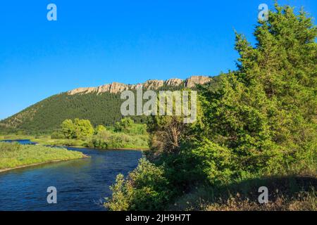 Clark Fork River unterhalb der Klippen in der Nähe von Drummond, montana Stockfoto