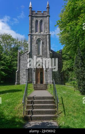 Bunratty, Co. Clare, Irland: Diese Kirche wurde Stein für Stein von Ardcroney in der Grafschaft Tipperary in den Bunratty Folk Park verlegt. Stockfoto