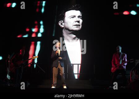 Rick Astley tritt am 28. 2021. Oktober in der First Direct Arena in Leeds auf seiner UK Headline Tour auf. Mit: Rick Astley wo: Leeds, Großbritannien Wann: 28 Oct 2021 Credit: Graham Finney/WENN Stockfoto