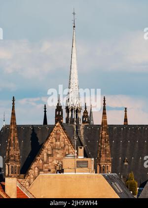 Dächer der Stadt Straßburg. Bibliotheksgebäude. St. Paul's Cathedral. Blick auf die Stadt. Stockfoto