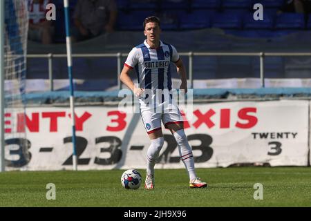 Alex Lacey von Hartlepool United in Aktion während des Vorsaison Freundschaftsspiel zwischen Hartlepool United und Lincoln City im Victoria Park, Hartlepool am Samstag, 16.. Juli 2022. (Kredit: Mark Fletcher | MI News) Kredit: MI Nachrichten & Sport /Alamy Live News Stockfoto